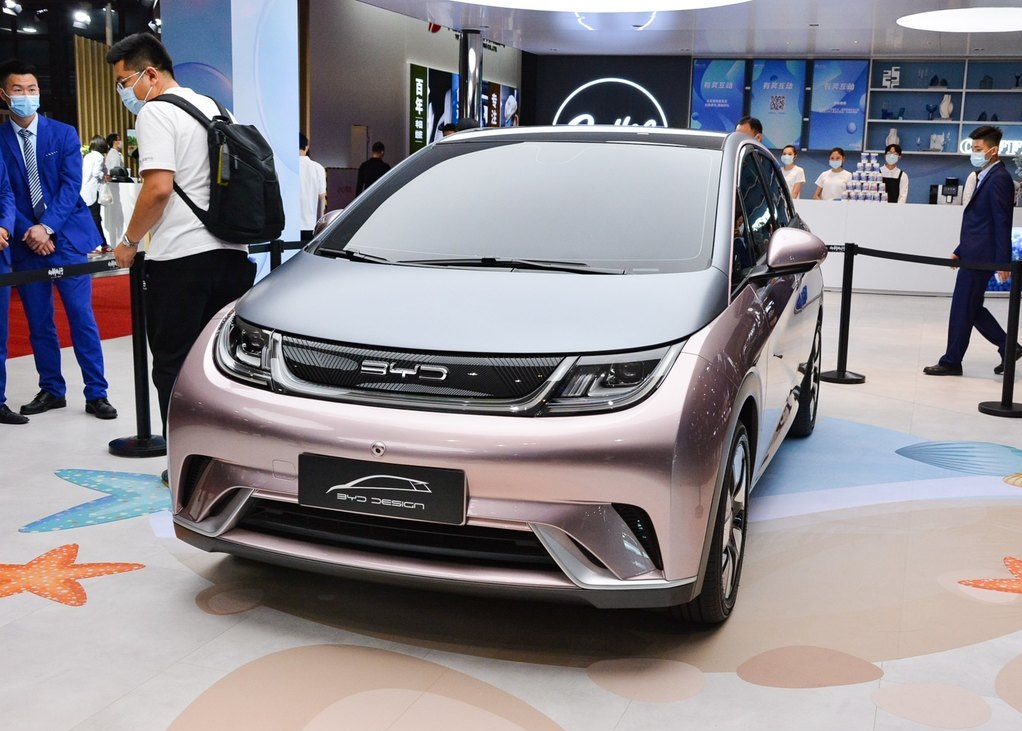 比亚迪|比亚迪玩大了！打造全新“飞度”，续航1000Km，2.9S破百，很炫酷