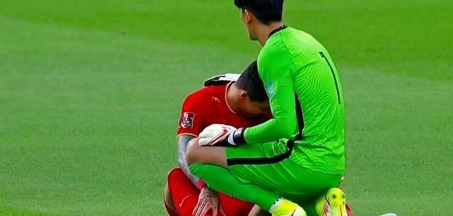 一个人的夜晚|0-1！国足遭遇2连败！张琳芃开场伤退，武磊造杀机，大迫勇也破门