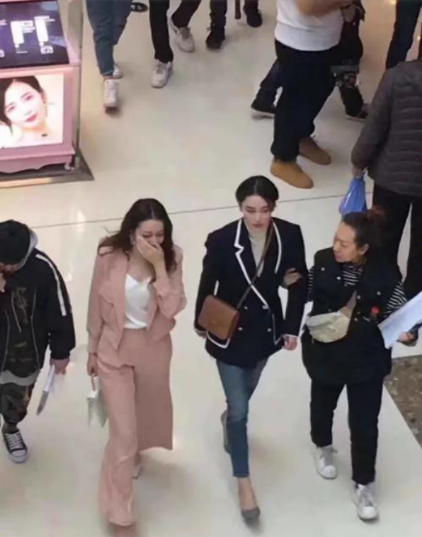 张馨予|看张馨予十年前旧照,才懂得啥叫婚姻改变命运,一手烂牌打出王炸