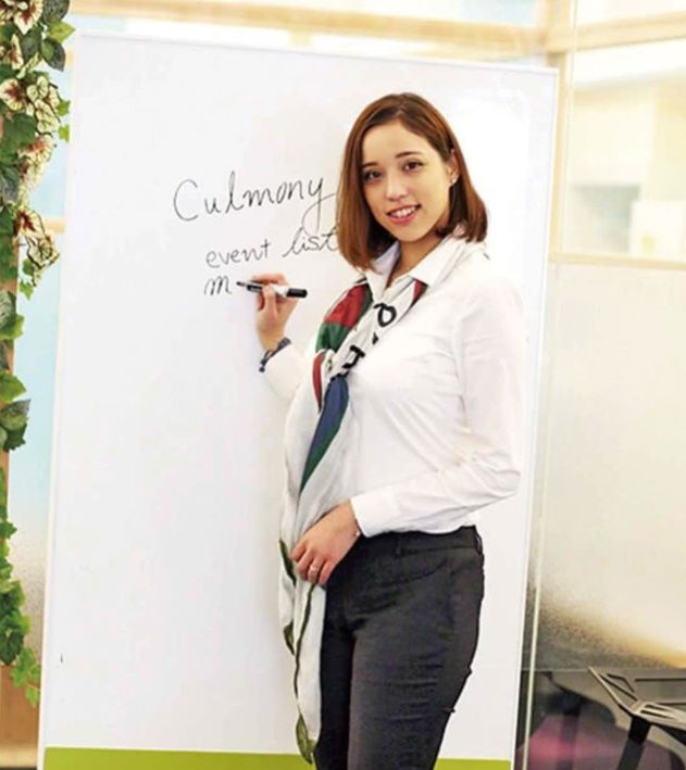 天生没手没脚的日本作家，娶了漂亮学妹不知足，婚后15年劈腿50人