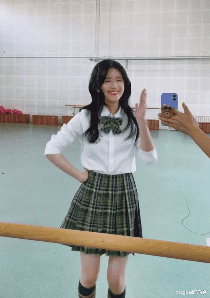 vogve时尚秀|赵露思练舞室生图照火了,无美颜镜头下,网友:这颜值是认真吗?