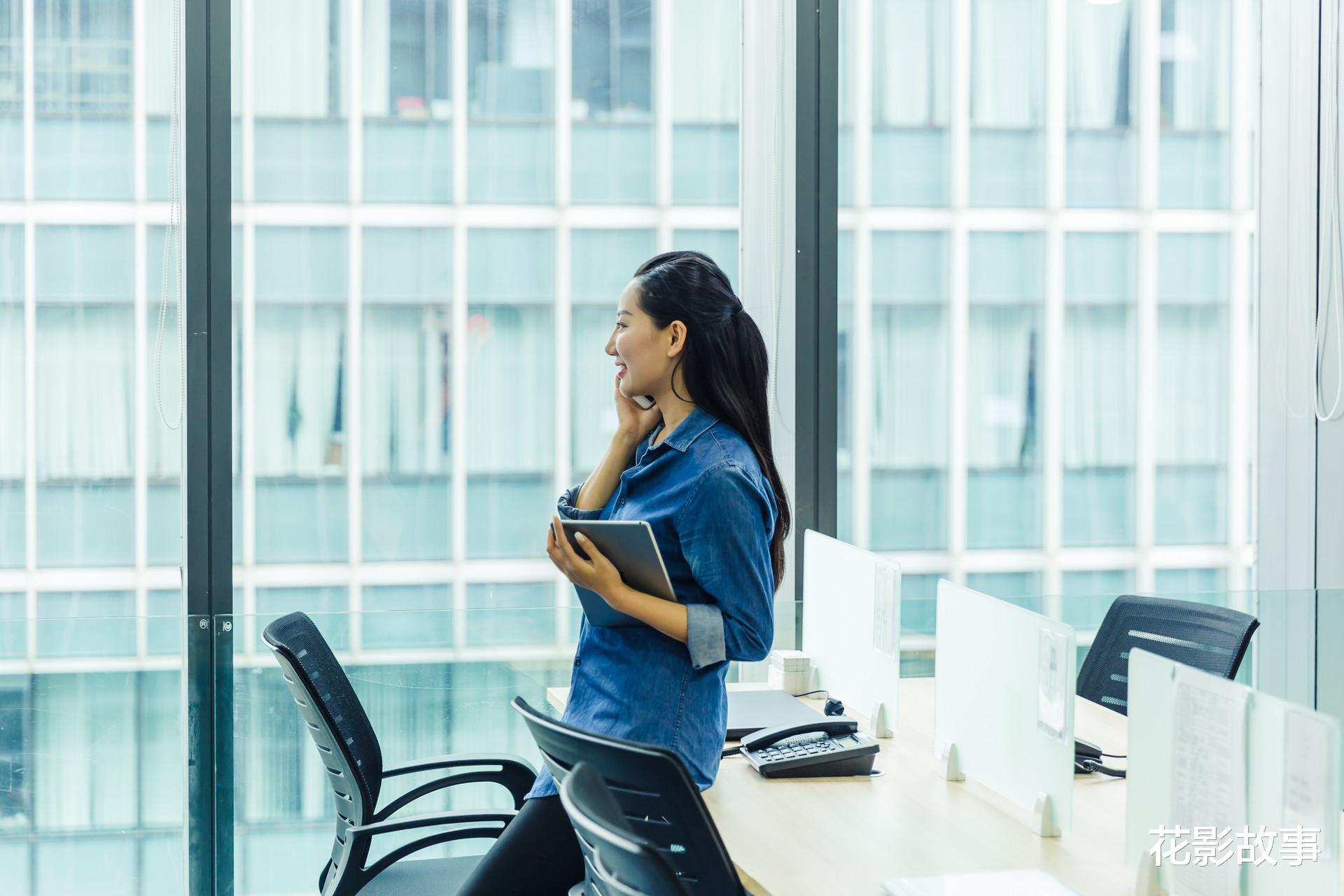 花影故事|一位60岁阿姨给年轻女孩忠告:不给自己存钱的女人,很危险