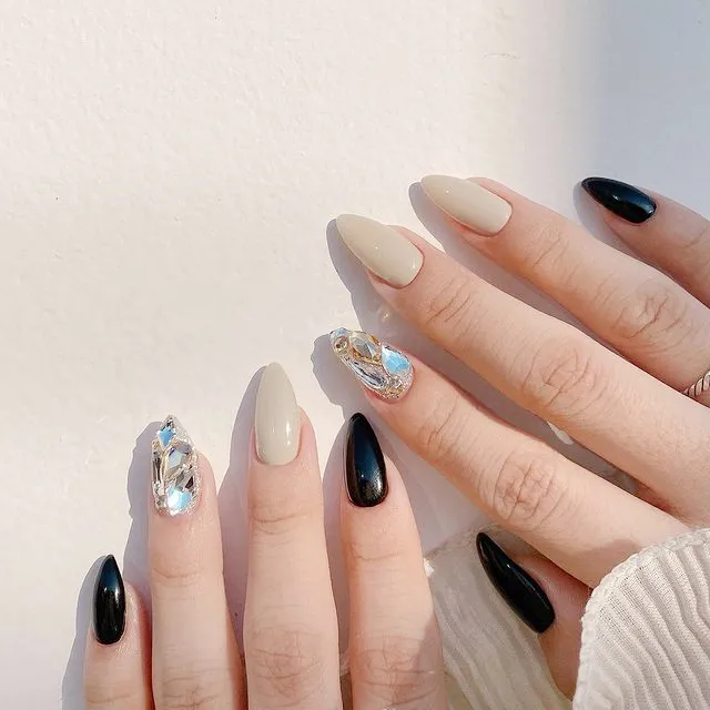 美甲|简约不花哨的INS风美甲，很高级~