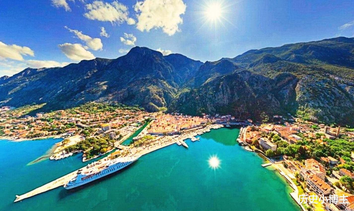 古镇 黑山共和国：“欧洲最后的绿洲”