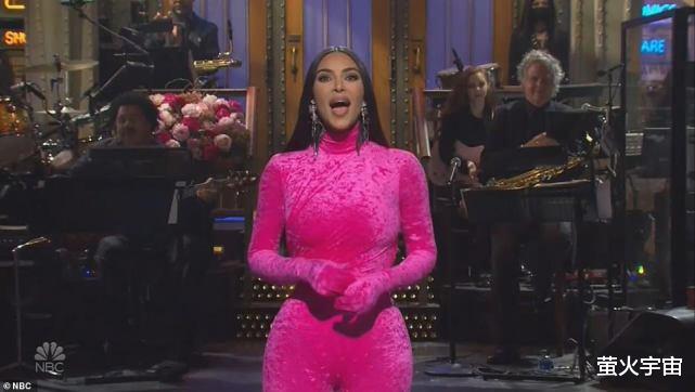 金·卡戴珊|37岁科勒·卡戴珊能抢走姐姐风头，红皮裙耀眼，无赘肉身姿太曼妙