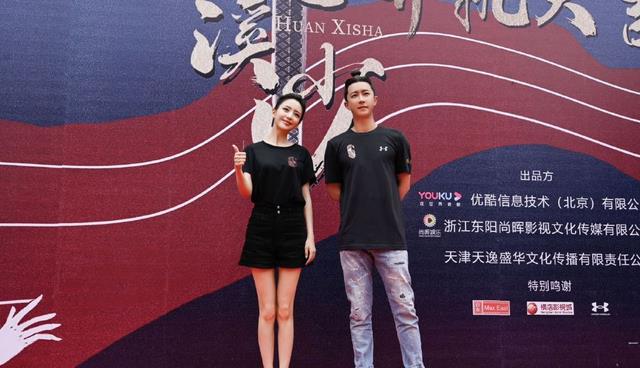 佟丽娅|陈思诚罕见携妻聚餐不同框，唐探3大卖心情好，佟丽娅丸子头好嫩