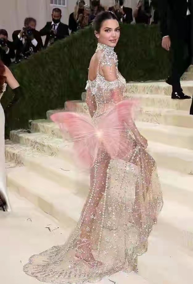 时尚风行派|卡戴珊姐妹合影成名场面！肯豆穿水钻裙美成仙女，看见姐姐不敢认