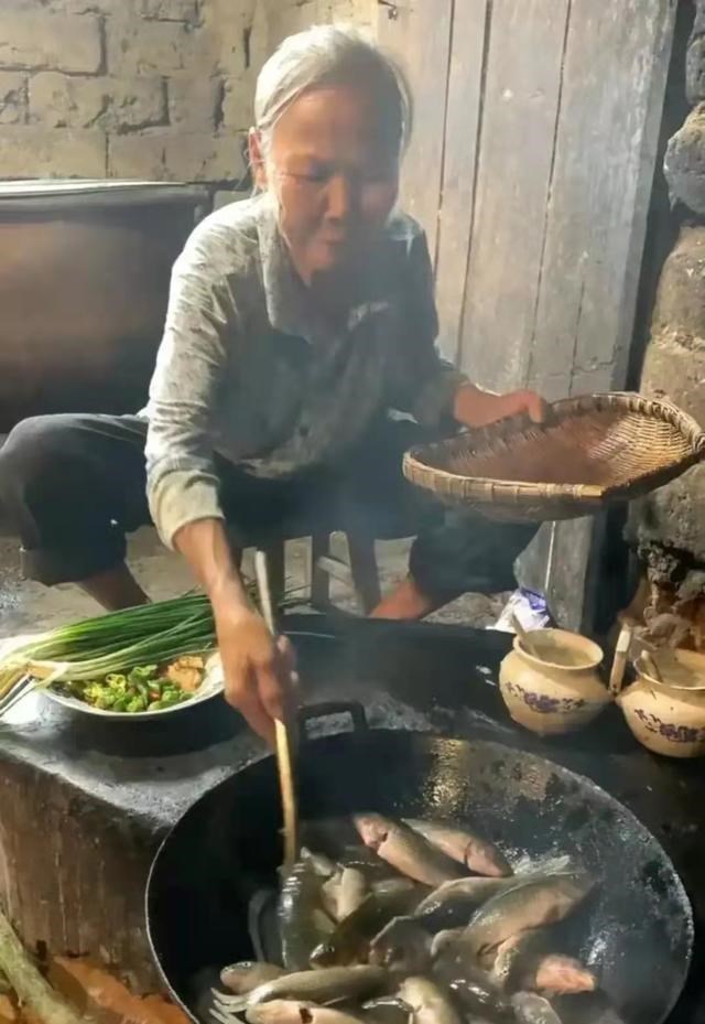 梧州 第一次去四川男友家，他奶奶煮鱼，鱼鳞直接下锅，老妈：赶紧分手