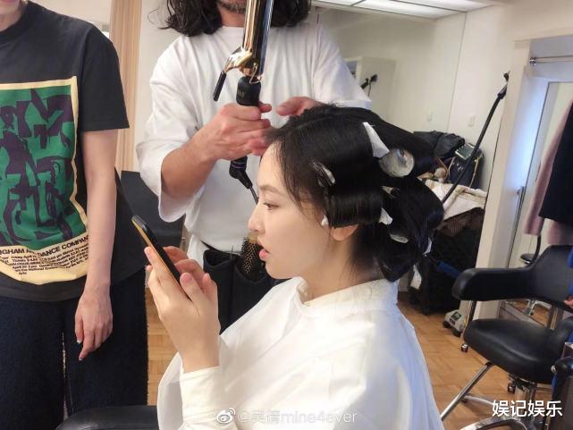 吴倩|吴倩孕照疑曝光，跟老公张雨剑去接亲妈，挺孕肚还要拉行李箱