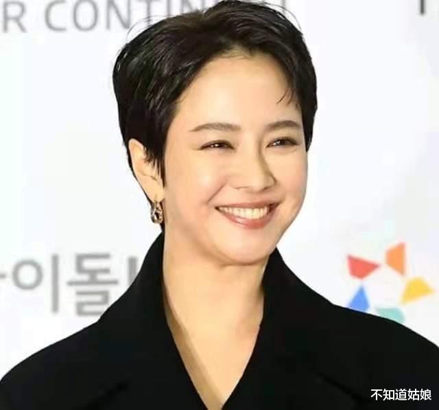 |韩国明星最新红毯造型曝光，网友：好油腻，辣眼睛