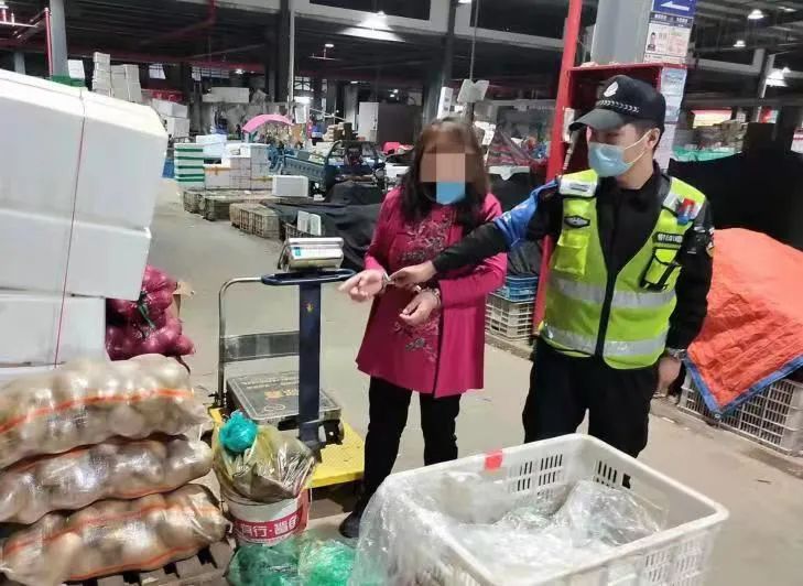 曾盗窃600斤大白菜的阿姨,这次偷了60斤土豆、3斤猪肉…