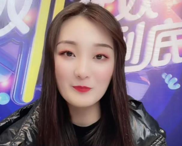 陈亚男|陈亚男解除婚约后,小伟庆祝考试得高分,大衣哥在家高歌一曲