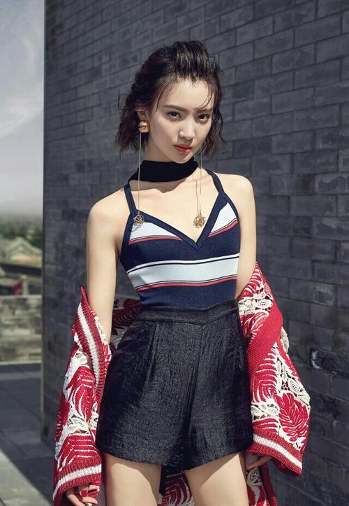 Ala的陪伴|金晨的身材、颜值和穿搭惊艳到我了，跳舞还那么好，宝藏女孩一枚