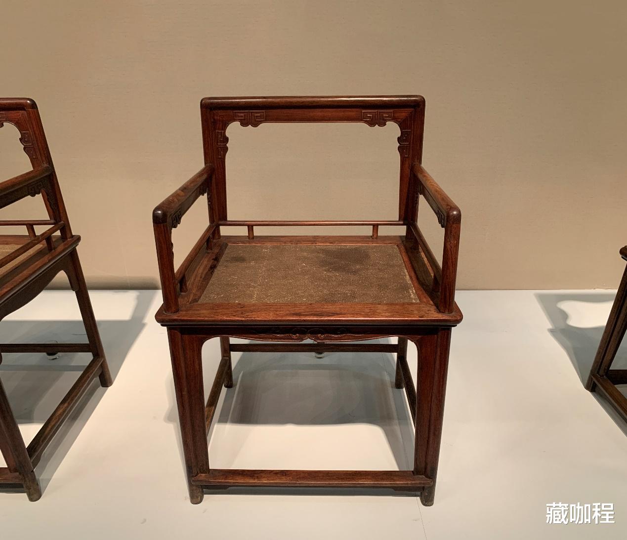 |券口玫瑰椅红料，明清黄花梨不总是浅黄