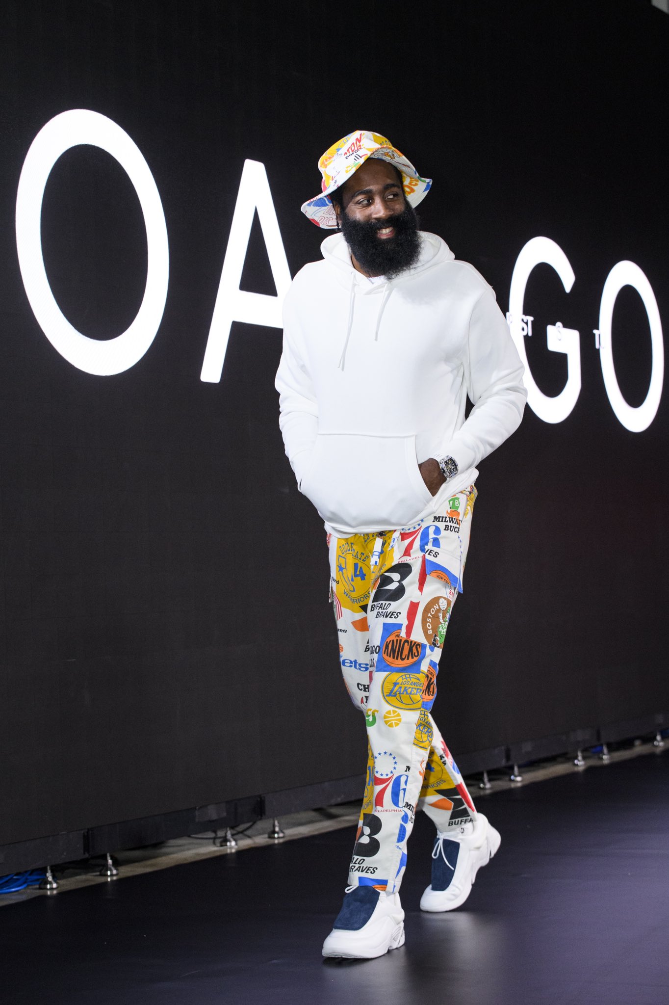 詹姆斯·哈登|34+10+10！哈登狂刷神迹，三巨头太狠：连中5记三分杀死比赛