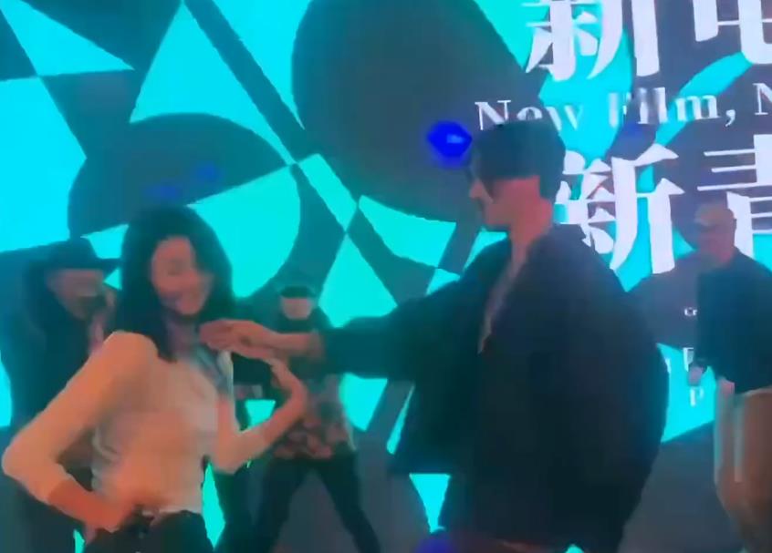 家装日志 “关谷”王传君生日派对跟一女星当众亲吻，分开后继续热舞超兴奋