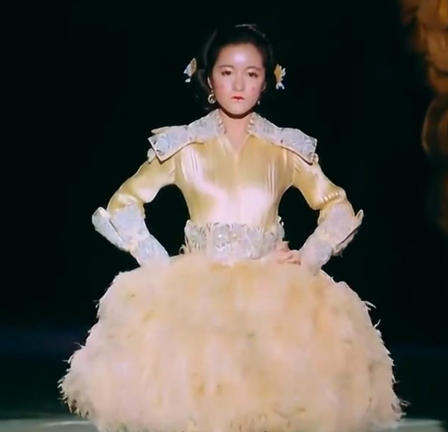 周迅|徐娇在国风走秀擅改妆造被嘲笑两度落泪。网友：模特不能太自我！