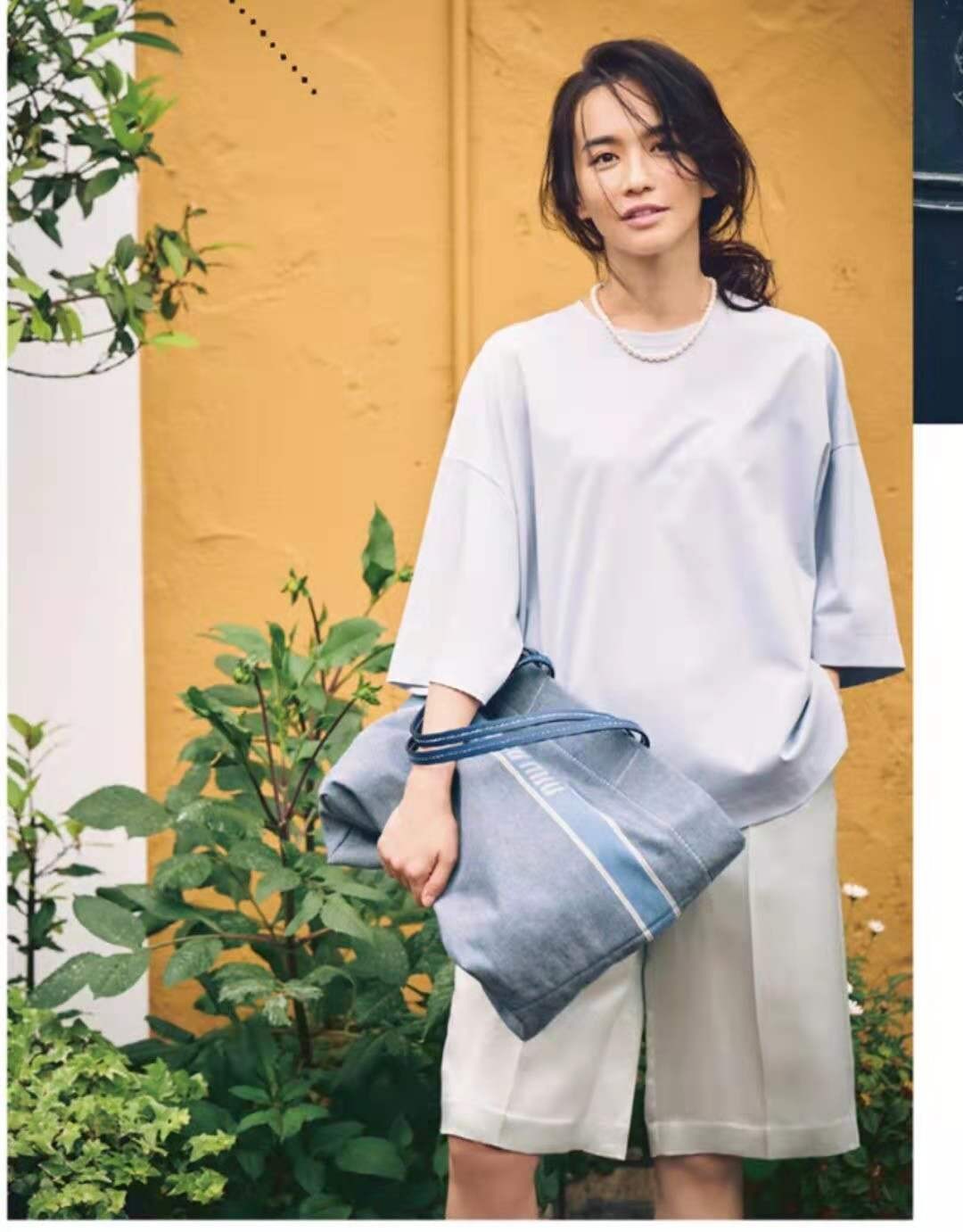 大表姐的时尚圈|白色裤子很普通？会穿才高级，这些搭配思路很实用，建议尝试一下