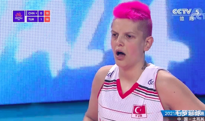 中国队|中国女排22-19领先，遭土耳其25-23逆转绝杀，郎平换上刘晓彤就丢分