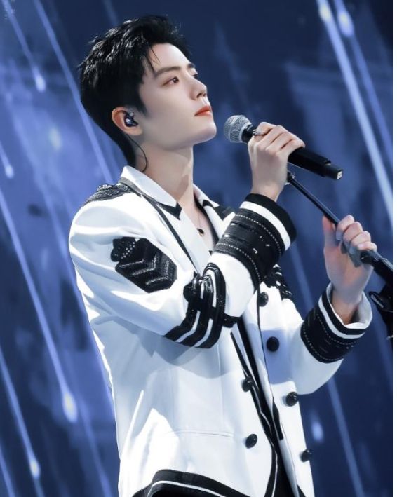 肖战|肖战给过往角色打分，白月光北堂墨染没及格，门面担当实至名归！