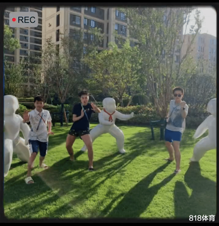 广东男篮|干饭人! 全红婵随广东队出席奥运庆功宴, 每人一盅靓汤红姐笑容灿烂