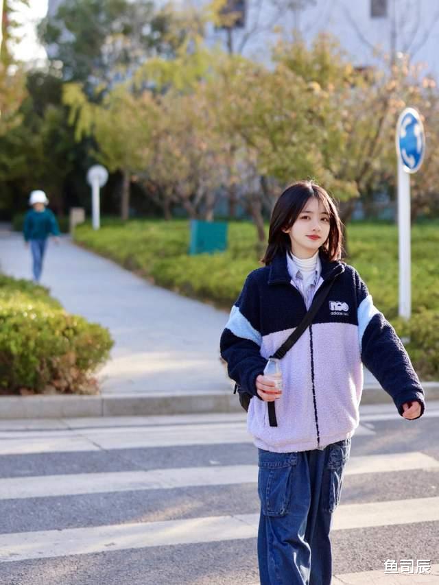 鱼司辰|早秋想要穿出甜美少女风,这几件外套一定少不了!想不时髦都难