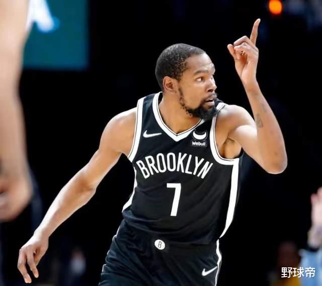 字母哥|进NBA后，又长高5厘米！疯狂进化，成猛兽！场均27+12+6，厉害了