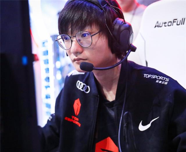 塔琳|左手“变脸”如此纯熟？Tian加入前：跟zhuo兄弟LOL，之后：饭桌