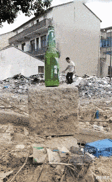 时尚炫点 装修的时候做了个榻榻米,两年不到成这样子了,又要花钱了!