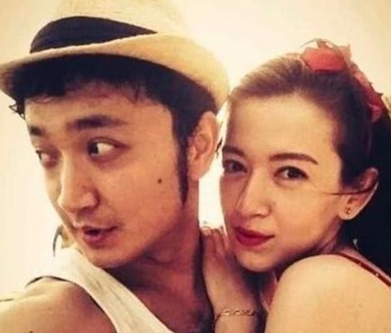 尼格买提|尼格买提妻子留海外过年，饭菜朴素显心酸，与老公六年无互动