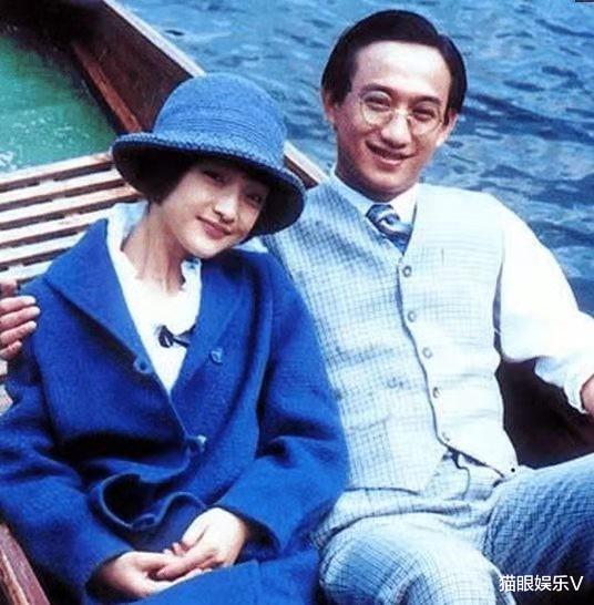 周迅|黄磊剃头花絮曝光,周迅帮剃动作熟练,搂着男方痛哭控制不住情绪