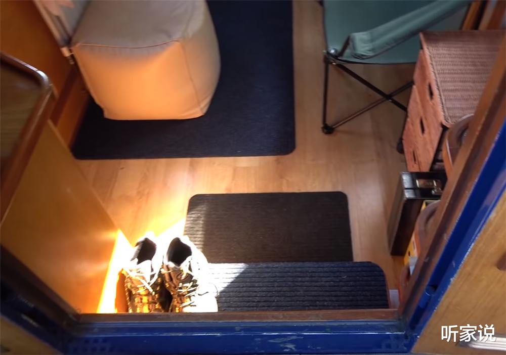 |52岁的他放弃一切，住进33㎡“房船”中漂泊流浪，一晃已生活5年