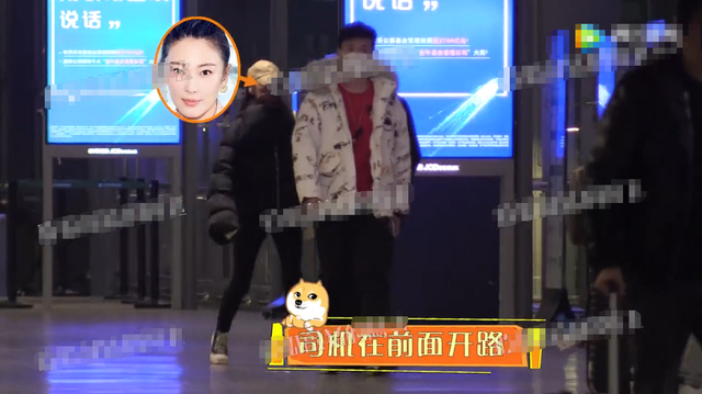 黄渤|张雨绮携龙凤胎儿女出街,丝毫不受绯闻影响,4岁儿子打扮超炫酷