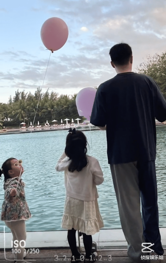 陈赫|陈赫晒父女合照为小儿女庆生，安安和妹妹长势喜人，张子萱未出镜