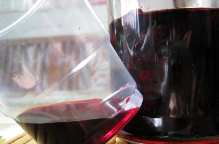 挚爱宝宝一生|桑葚酒的功效与作用，女人常喝桑果酒好处多，一起探讨下