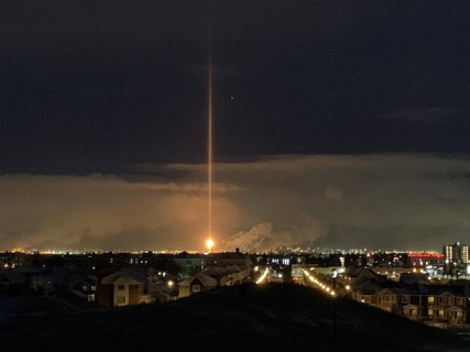 卫星|夏威夷夜空突然爆亮，还发射超强光线，多人目睹到神秘景象