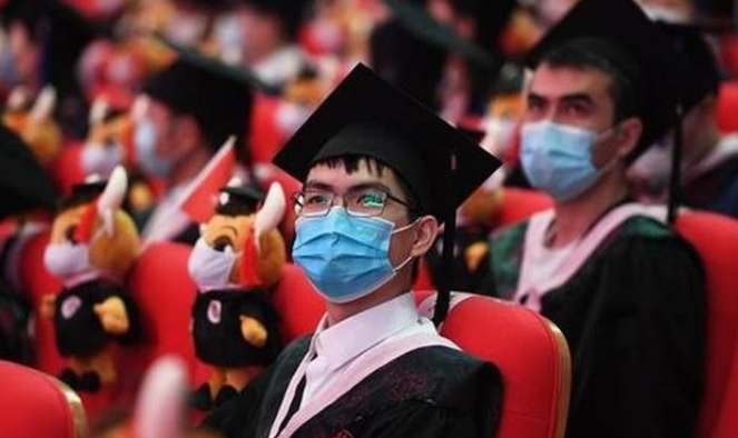 穿衣搭配|43岁海归女博士征婚，条件要求引来热议，网友调侃：还是自己过吧