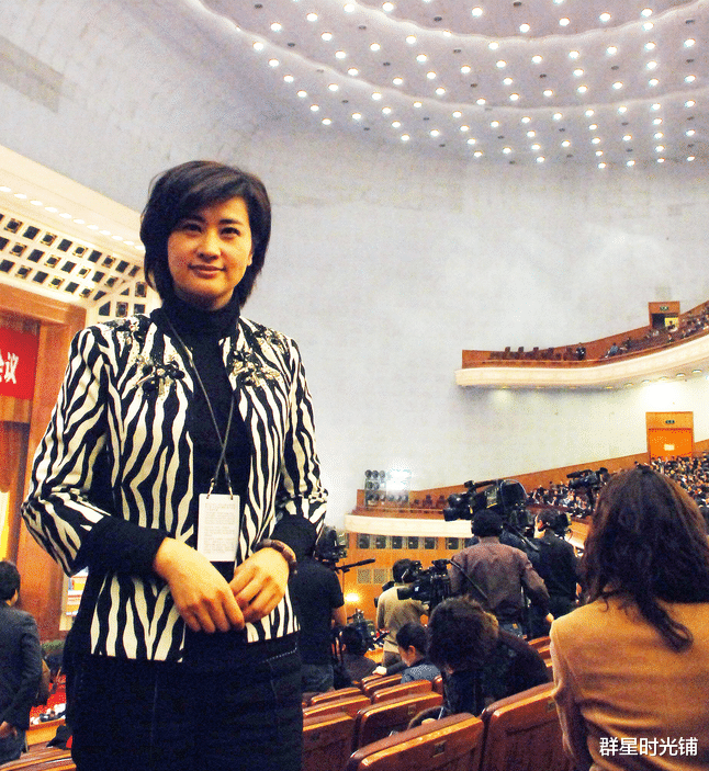 吴小莉|凤凰台吴小莉：嫁给大25岁丈夫，被求婚三次才答应，记挂浙江亲人