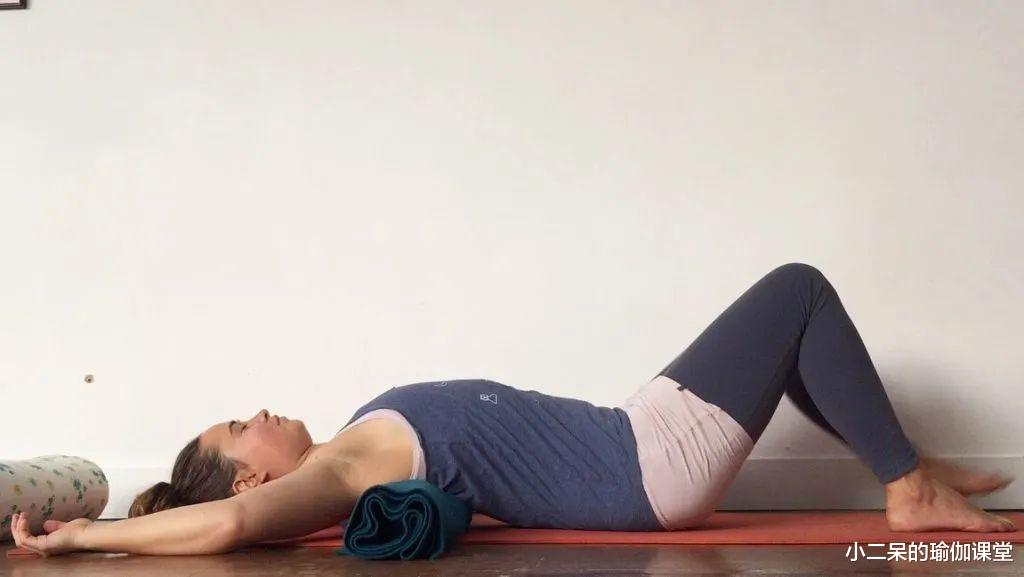 小二呆的瑜伽课堂|感觉身体很疲惫？你该练习这套瑜伽序列了，修复身体很有效！