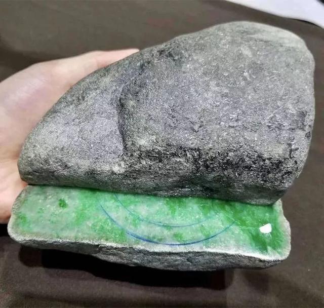 翡翠|翡翠放太久，长“毛”了？