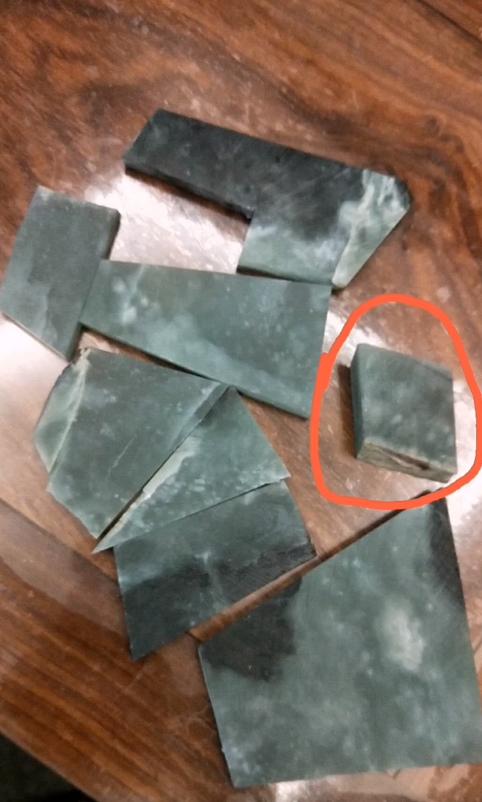 翡翠|一块冰蓝雪花棉的翡翠，私人定制龙牌，起货后忍不住赞叹它的美！