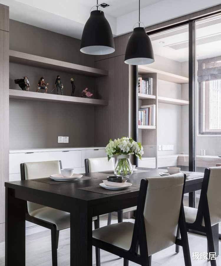 深色系为主的家居空间,整洁又沉稳,充满质感更能彰显品位