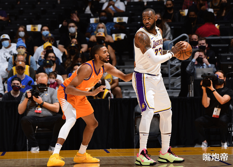 勒布朗·詹姆斯|詹皇提前投降上熱搜！放棄退防害隊友3防4，美媒全倒戈圍攻勒布朗