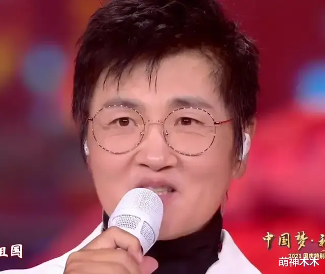 周深|央视国庆晚会创新亮点！现场无主持人，周深伴舞上演一键换装