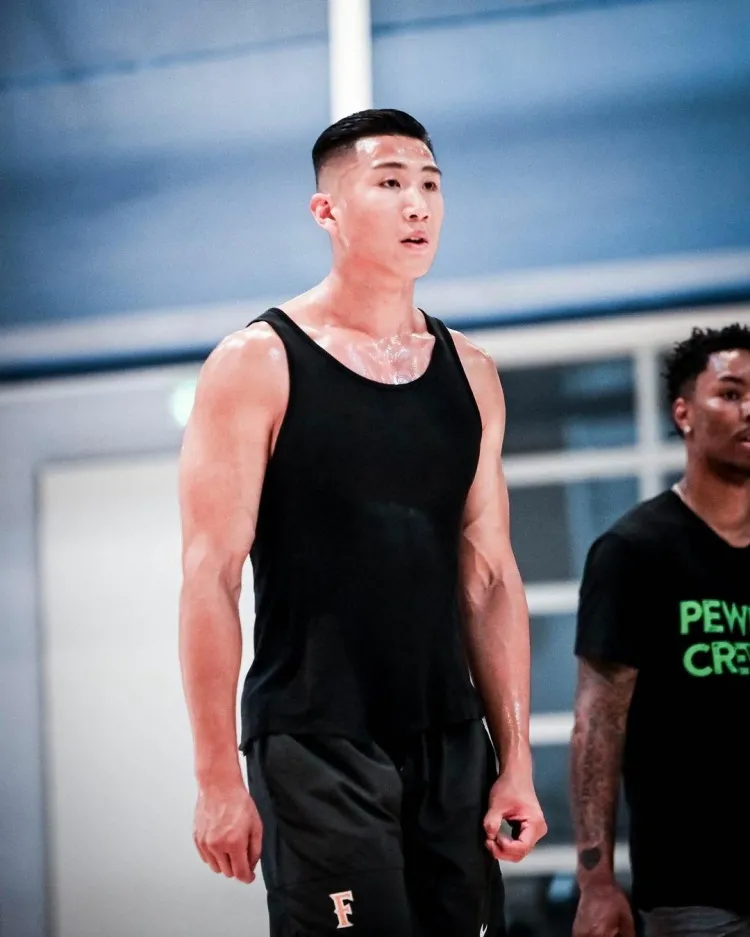 王哲林|重磅！又一新星回國！2021屆狀元大熱門！王哲林整整等他1年