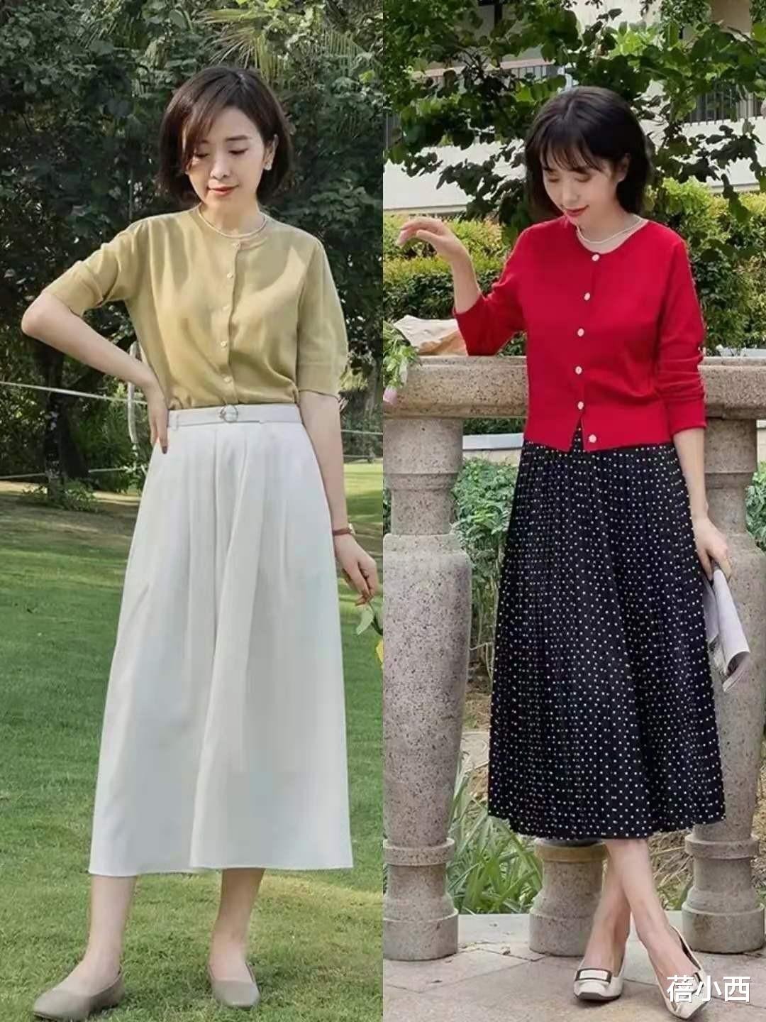 蓓小西|徐静蕾果真是人美胆大，穿深蓝色吊带裙亮相，显身材更显优雅气质