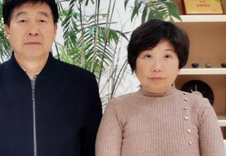 王岳伦|田静分享生活日常，姚威带着两个孩子去搓澡，一家子基因太强大了