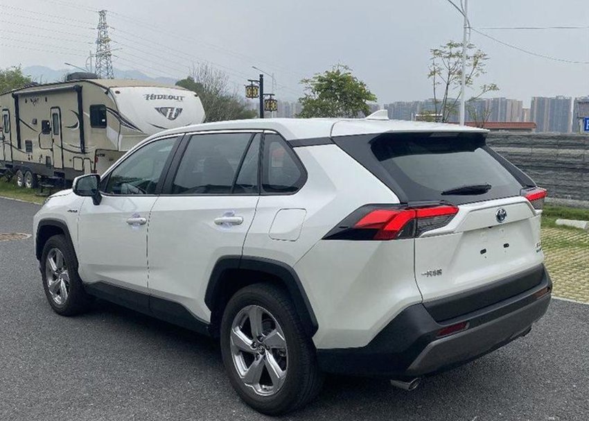 丰田RAV4|迟早要逼死途观！跌至15.83万，满油跑910Km，30天卖了16583辆