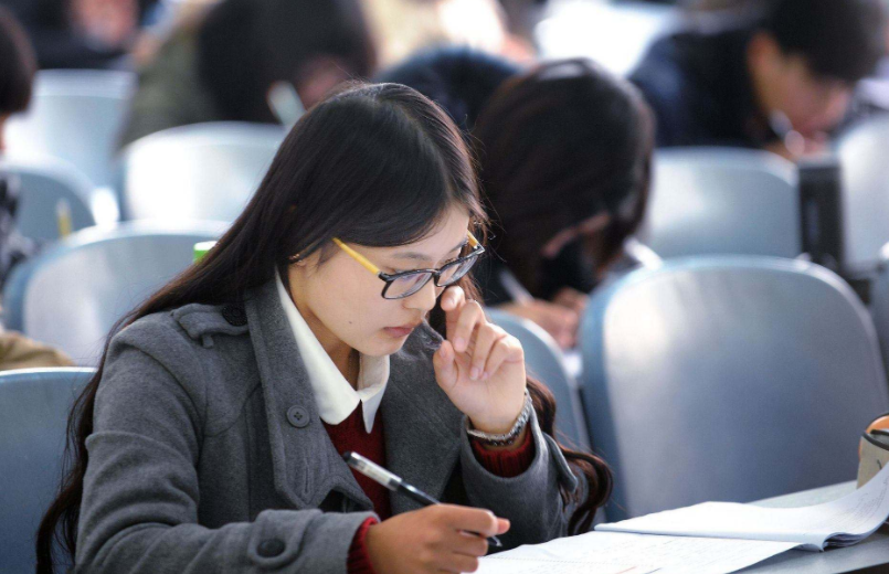 螺蛳粉|本科也有档次之分，最后一档找工作很难，你的学校排在第几档？