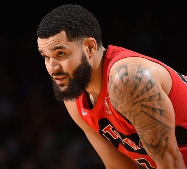 选秀|NBA第一落选秀，6年挤走4个对手，当上老大不说，还拿到千万高薪